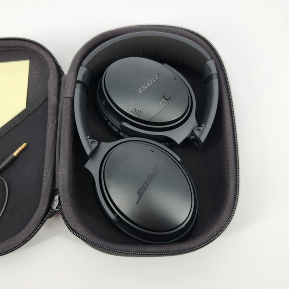 Bose QuietComfort 35 Wireless Noise Cancelling Headphones #4 - Read Description